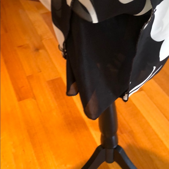 United Colors Of Benetton Floral Skirt Size 44(8)✨ - Picture 4 of 4